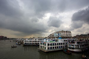 মোখা: সব ধরনের নৌযান চলাচল বন্ধ ঘোষণা