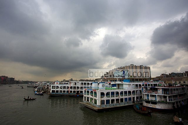মোখা: সব ধরনের নৌযান চলাচল বন্ধ ঘোষণা