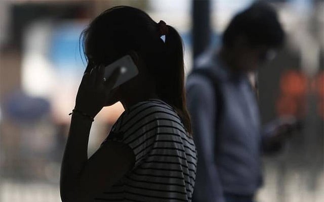 Bangladesh bans students, teachers from taking mobile phones to classrooms