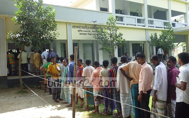 চৌহালীতে সংঘর্ষ, ১ কেন্দ্রে ভোট স্থগিত