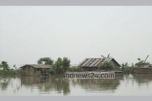 Eid celebrations continue despite fears of flood