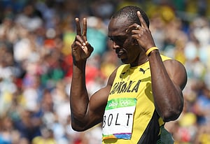 Early bird Bolt coasts into 200m semis