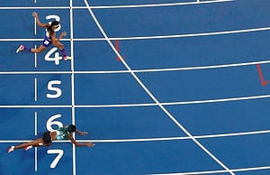 Miller dives over line to deny Felix in 400m