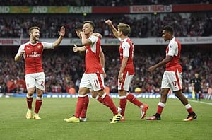 Arsenal beat Chelsea 3-0 after first half blitz