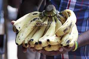 হাড় মজবুত রাখতে কলা