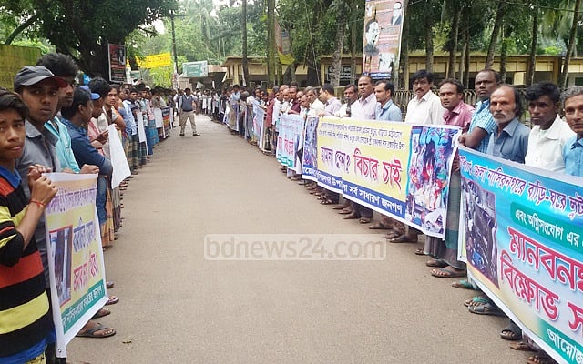 পুলিশের উপস্থিতিতেও হামলা কেন, নাসিরনগরে মানববন্ধনে প্রশ্ন