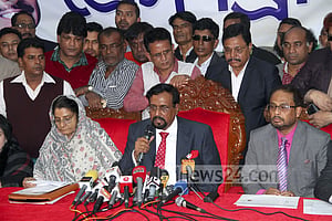 ঘরে বিবাদ, স্পিকারের দিকে তাকিয়ে জাপা