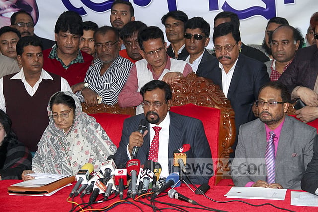 ঘরে বিবাদ, স্পিকারের দিকে তাকিয়ে জাপা