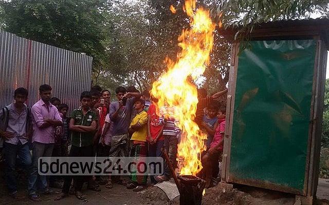 কয়েকঘণ্টা পর নিভল নলকূপমুখে গ্যাসের আগুন