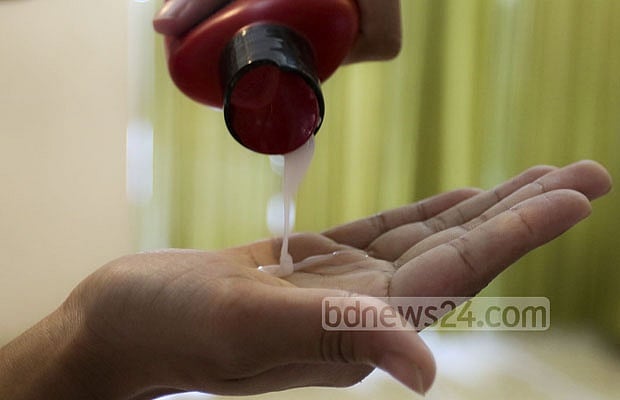 চুলের ধরন বুঝে শ্যাম্পু বাছাই