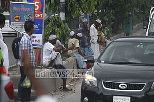 ঢাকায় এত ভিক্ষুক কেন? প্রশ্ন সংসদে