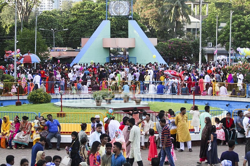 Thousands thronged Shishu Park in the capital's Shahbagh a day after the Eid-ul-Fitr on Tuesday. Photo: abdul mannan