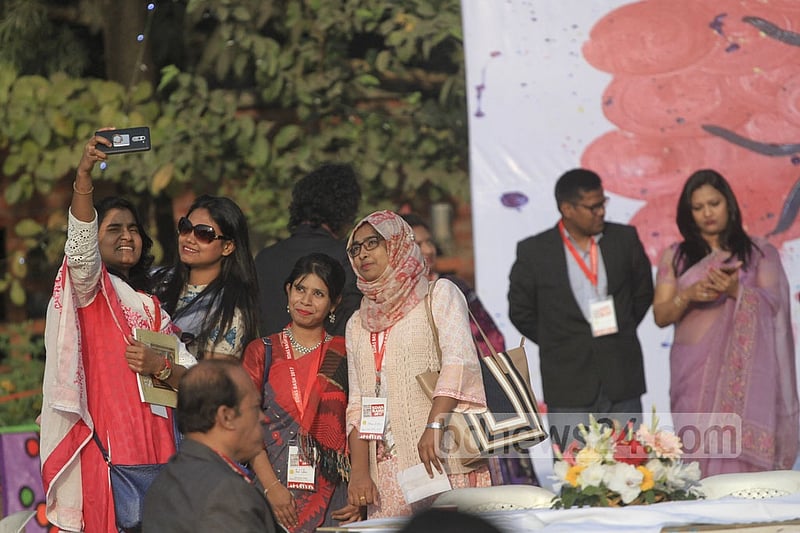 It's time to take an ussie to keep the memory alive for next one year during the EDAS (English Department Alumni Society) bash at Dhaka University on Saturday.