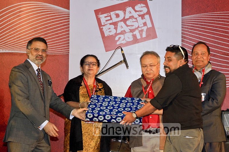The winner of the raffle draw receives a laptop sponsored by telecom firm ADN Group at the EDAS annual bash on Saturday.