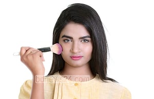 ত্বকের সঙ্গে মানানসই ব্লাশ নির্বাচনের উপায়