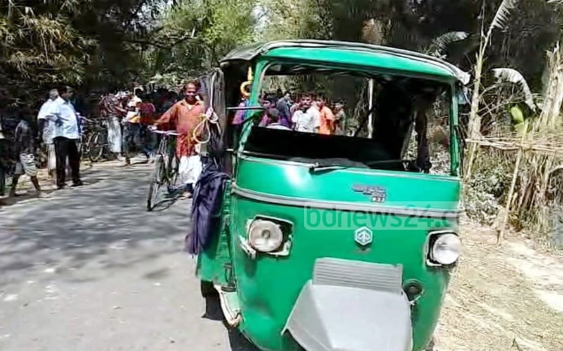 ঠাকুরগাঁওয়ে অটোরিকশা উল্টে নানি-নাতনি নিহত