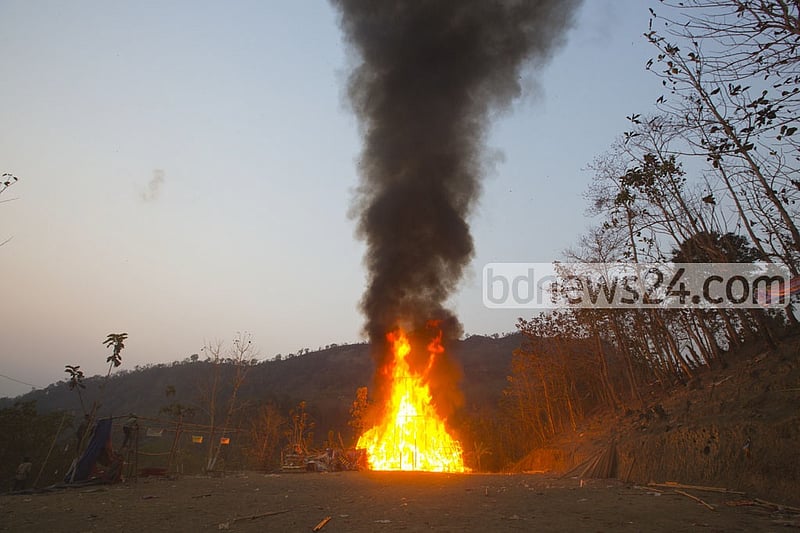 The two-day funeral ends through cremation.