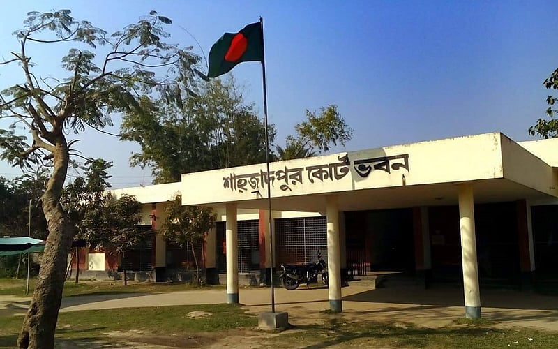 শাহজাদপুরে হাতকড়াসহ ২ আসামির পলায়ন