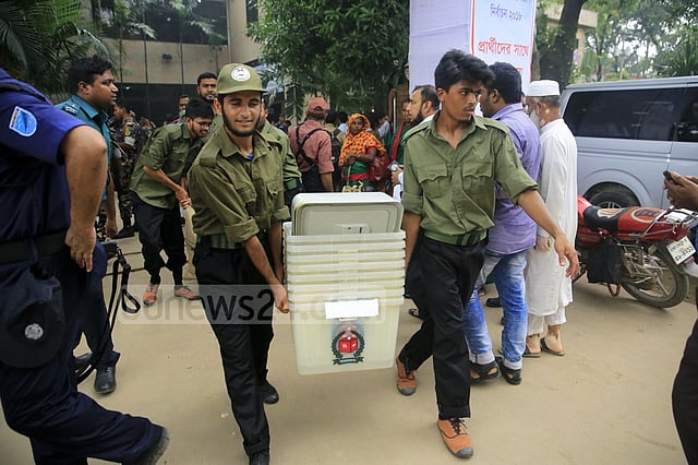 দ্বাদশ সংসদ নির্বাচন: ব্যালট পেপার সকালে পাঠানোর চিন্তা ইসির