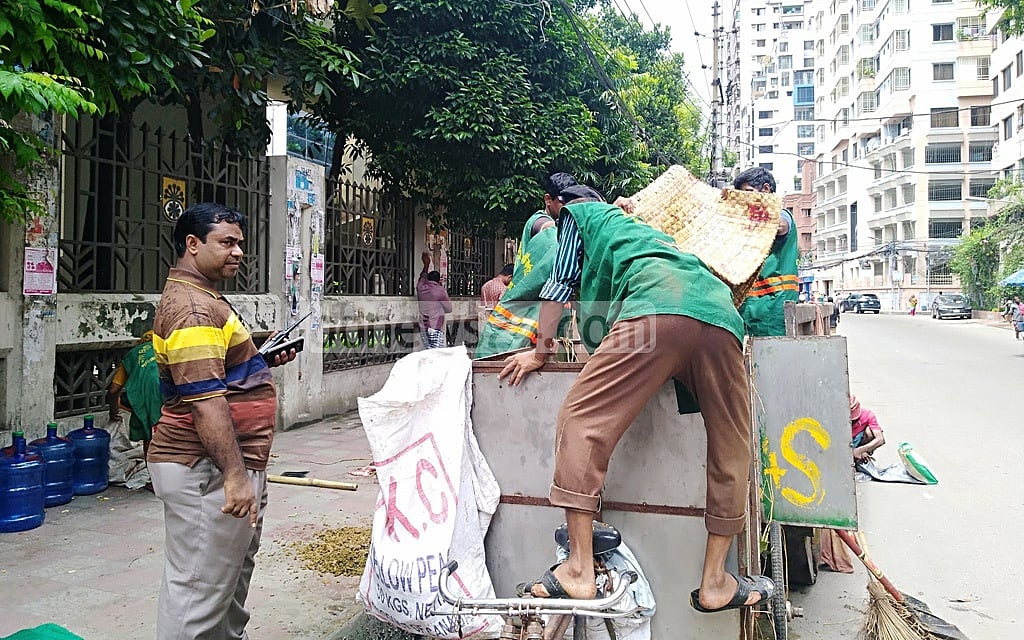কোরবানির প্রথম দিনেই বর্জ্য সরাতে চায় ঢাকার দুই সিটি করপোরেশন