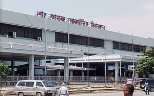 দুবাই থেকে আসা বিমানে মিলল ৫৬টি সোনার বার