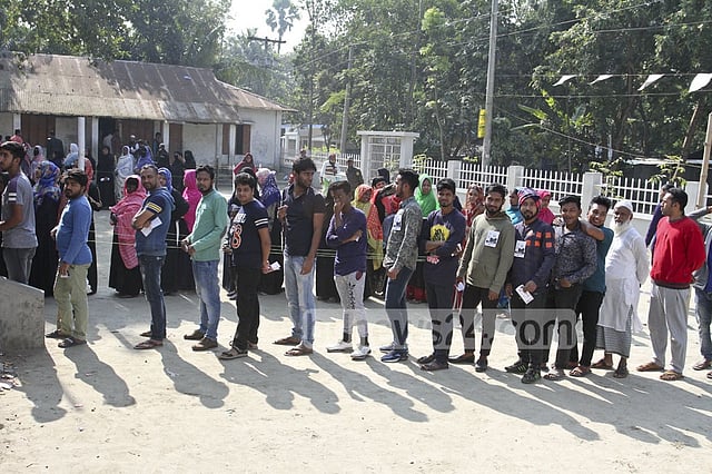 দিবস পাশে রেখে ভোটাররা আস্থার খোঁজে