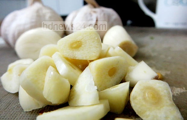 কানের সংক্রমণে রসুন ব্যবহার করা ঠিক না