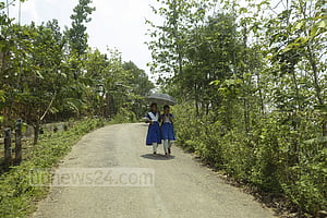 স্কুলে যাওয়ার পথে কতটা নিরাপদ মেয়েরা?