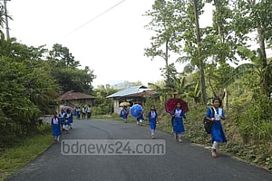 স্কুলে যাওয়ার পথ হোক নিরাপদ