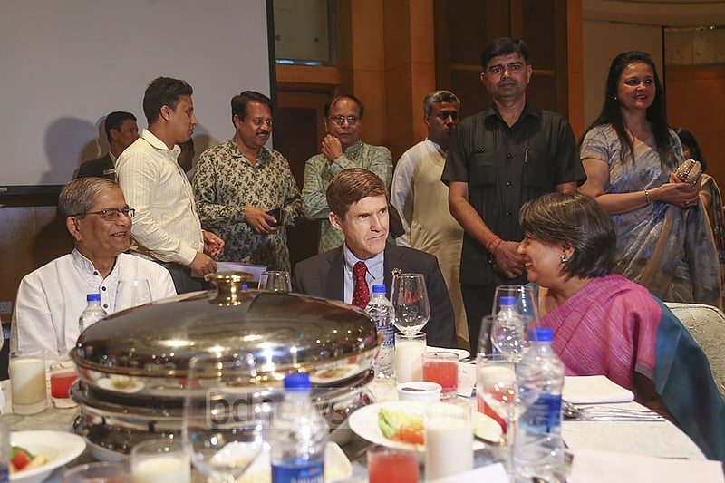 BNP hosts Iftar for diplomats, editors
