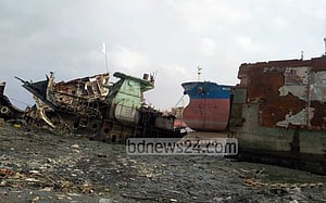 সীতাকুণ্ডের শিপইয়ার্ডে জাহাজ থেকে পড়ে শ্রমিকের মৃত্যু