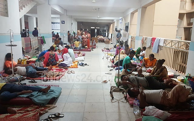 ডেঙ্গু রোগী ভর্তি নিয়ে মুগদা হাসপাতালে চিকিৎসকের সঙ্গে মারামারি, আটক ১