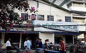 পুলিশের হাতে ৬ সাংবাদিক ‘লাঞ্ছিত’, থানায় অভিযোগ