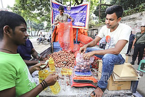 টিসিবির ‘কম দামের পণ্য’ ফের বৃহস্পতিবার থেকে
