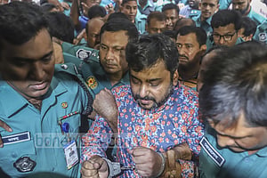 সম্রাটের অস্ত্র ও মাদক মামলায় অভিযোগ গঠন পেছাল