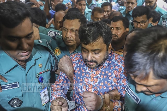 সম্রাটের অস্ত্র ও মাদক মামলায় অভিযোগ গঠন পেছাল