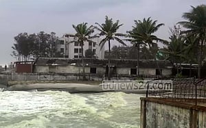 জাহাজ চলাচল বন্ধ, সেন্টমার্টিনে আটকা ৩ শতাধিক পর্যটক