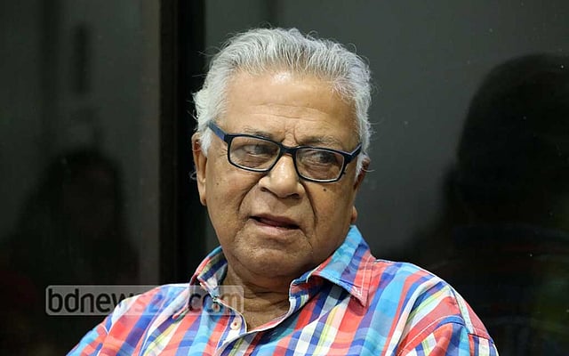 একজন সমরেশ মজুমদার এবং একটি কিংকর্তব্যবিমূঢ় রচনা