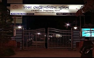 ট্রাকচালকের সহকারীর হাতে স্টিয়ারিং, প্রাণ গেল পারটেক্স গ্রুপ কর্মকর্তার