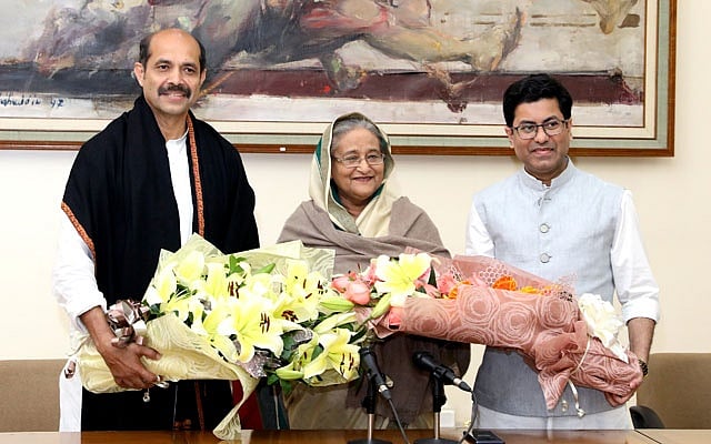 Dhaka mayors-elect Atiqul, Taposh likely to wait for over three months to take charge