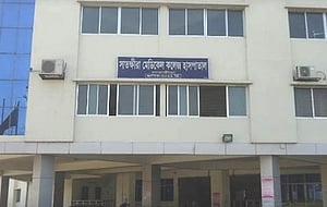 সাতক্ষীরায় গ্যাসের চুলার আগুনে দগ্ধ পরিবারের চারজন
