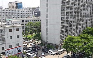 সরকারি কর্মকর্তাদের বিদেশ ভ্রমণ স্থগিত