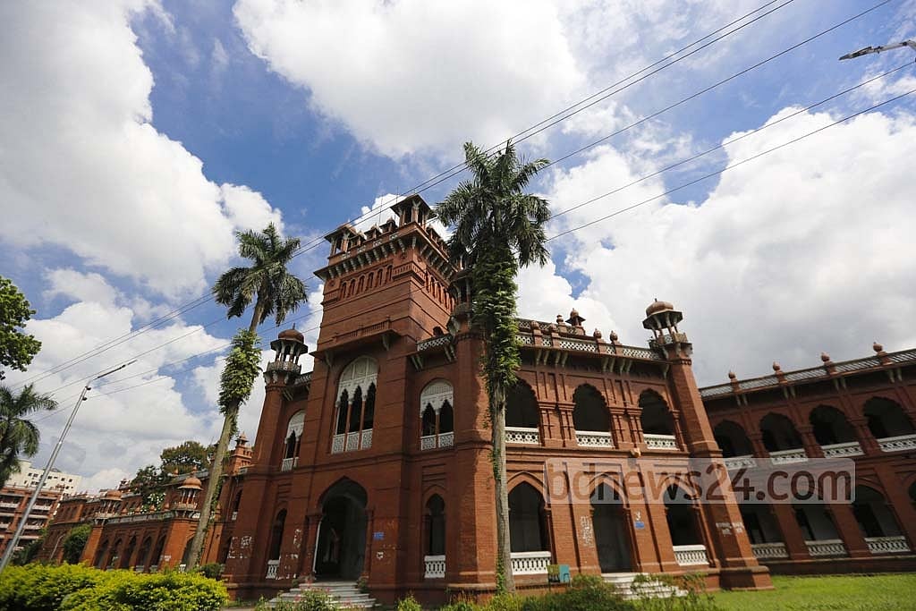 ঢাবির নিয়মিত মাস্টার্সে পড়তে পারবেন বাইরের যেসব শিক্ষার্থী