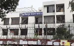 ঢাকায় যাত্রীবেশে ইয়াবা বিক্রি, গ্রেপ্তার ১