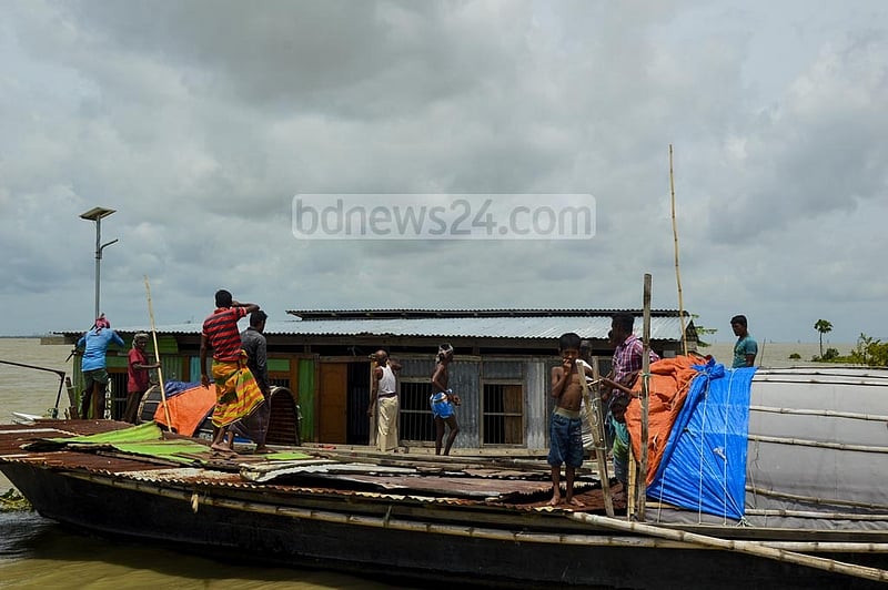 Residents of Brahmangaon move to higher ground for safety as the flood situation worsens in Munshiganj’s Louhajang Upazila.