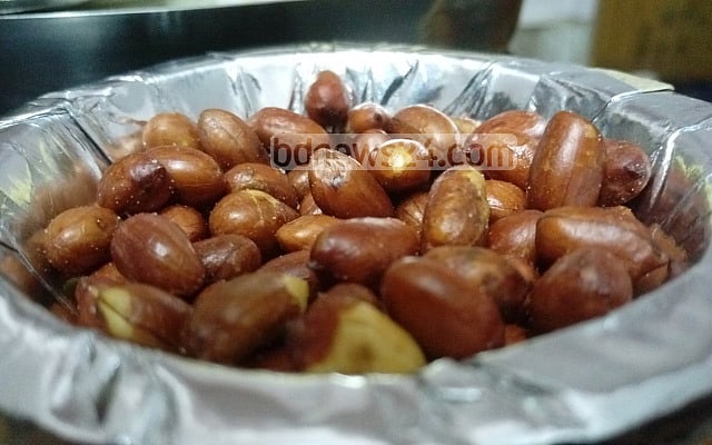 প্রোটিনের উদ্ভিজ্জ উৎস হিসেবে চিনাবাদাম
