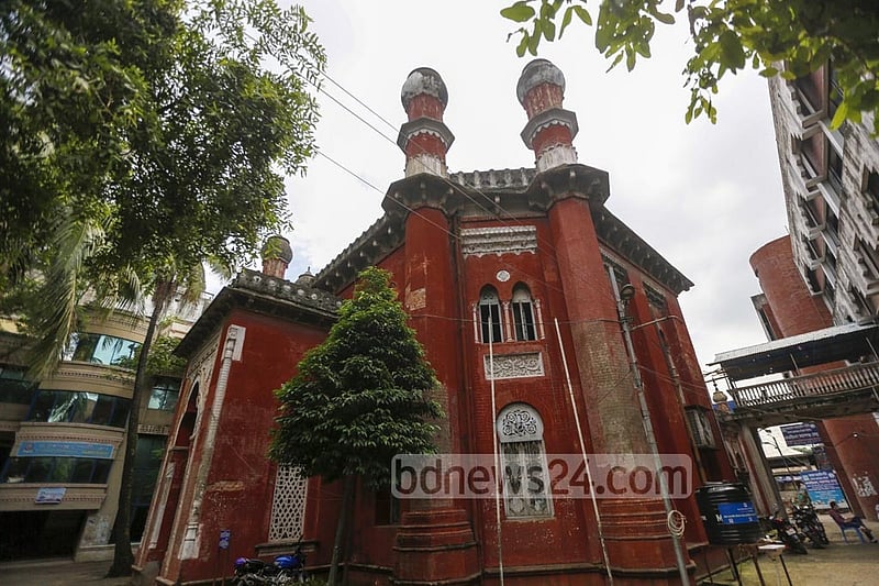 The structure of Lalkuthi in Old Dhaka’s Farashganj is now in a vulnerable state due to the lack of renovation. Photo: Mahmud Zaman Ovi