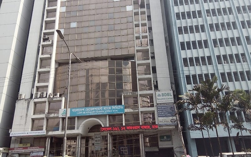 Fire erupts at BDBL building in Dhaka's Karwan Bazar