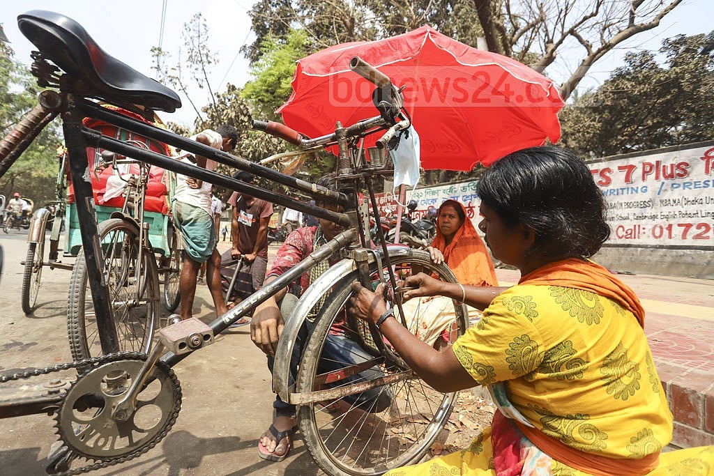 দেশে ‘নারী প্রধান’ পরিবার কমছেই
