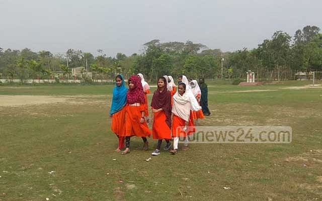 তিক্ত অভিজ্ঞতা মায়ের, বাল্যবিয়ের ভয় এখন মেয়েকে নিয়ে